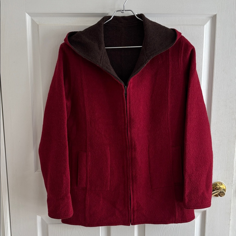 All Alpaca reversible hoodie with 2 styles of pockets. Size M. Made in Peru